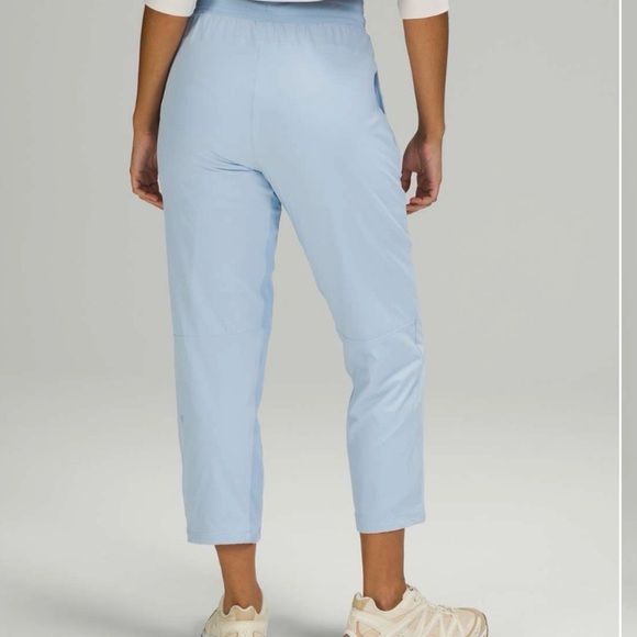 Lululemon Women’s Beyond the Studio High Rise Crop in Blue Linen, Size 2 - Picture 7 of 14